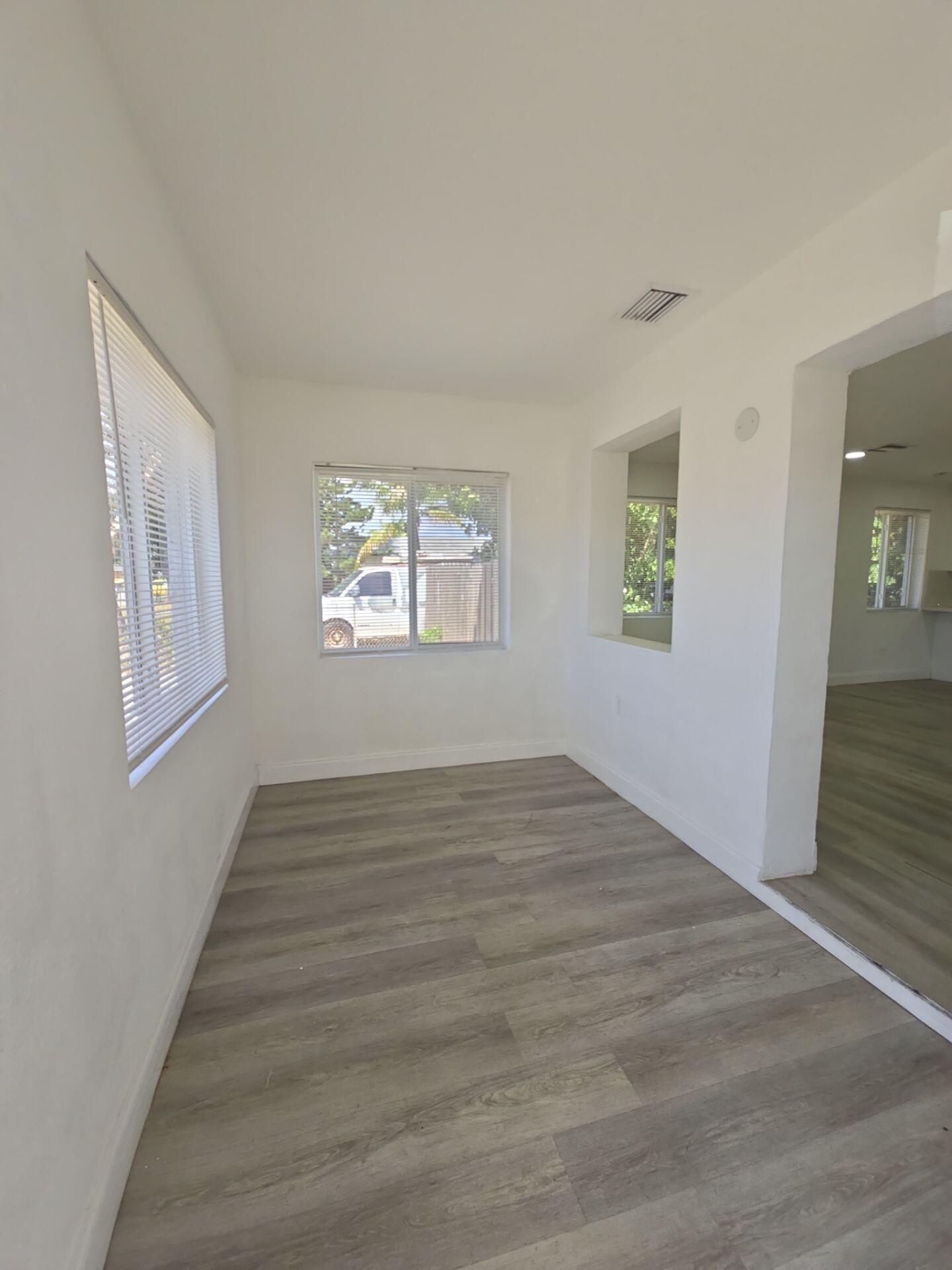 View photos, virtual tours, details... 4819 SW 22nd Street