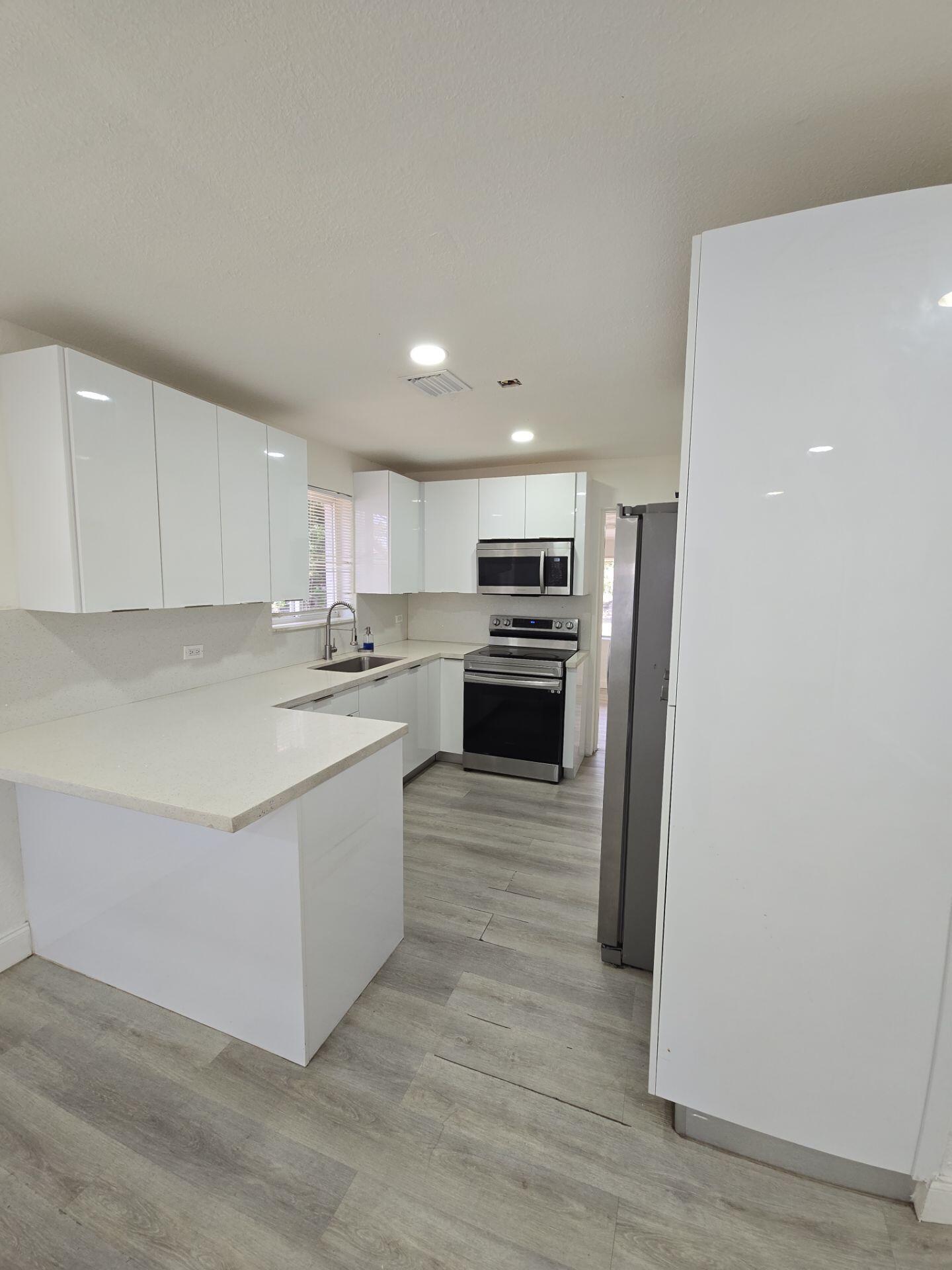 View photos, virtual tours, details... 4819 SW 22nd Street