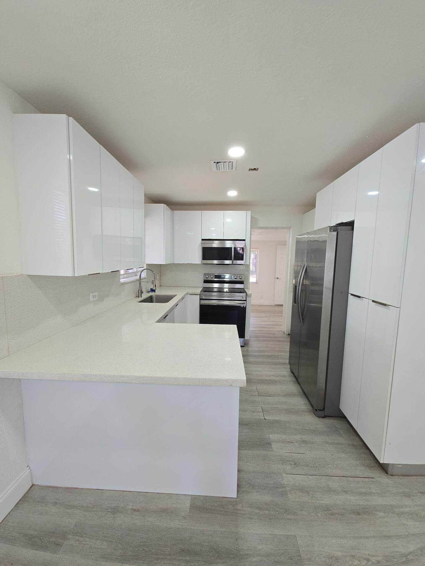 View photos, virtual tours, details... 4819 SW 22nd Street