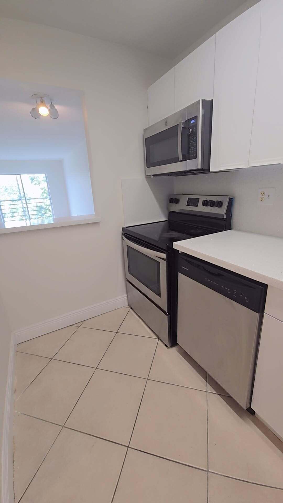 4121 STIRLING Road 404
