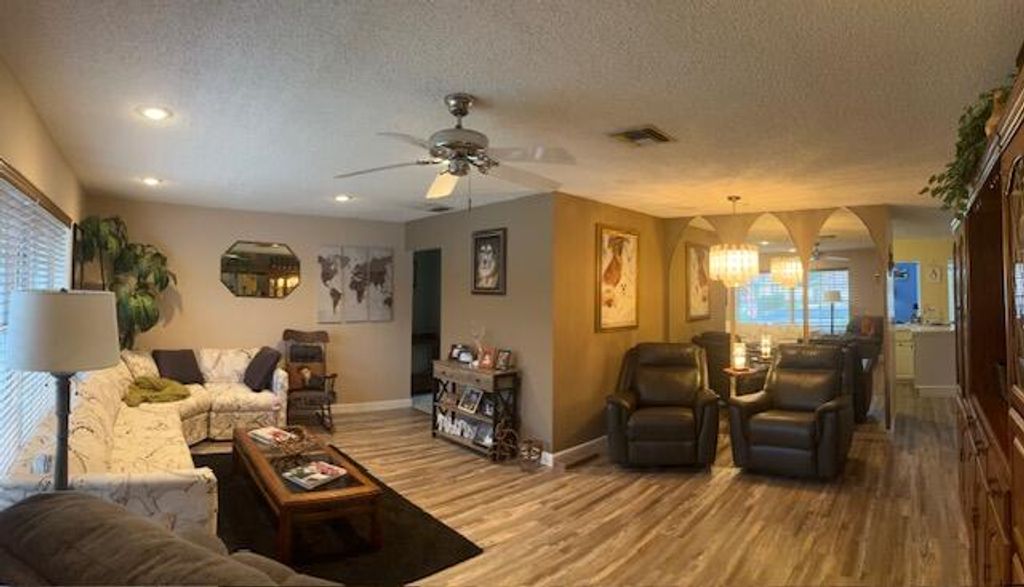 Photo of 609 SW 4th Avenue, Boynton Beach, FL 33426 (MLS # R11156876)