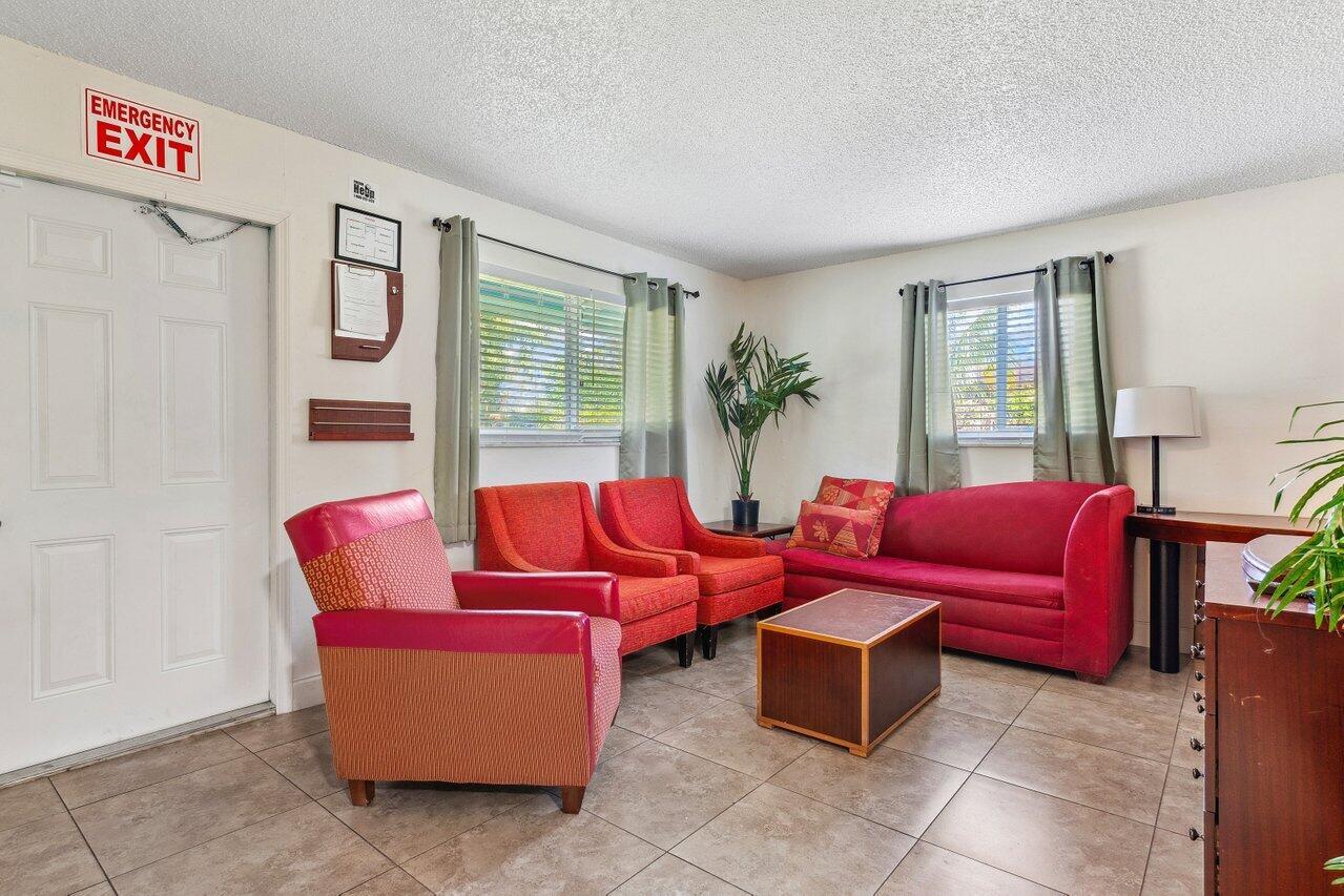 PALM BEACH FARMS - Residential Income