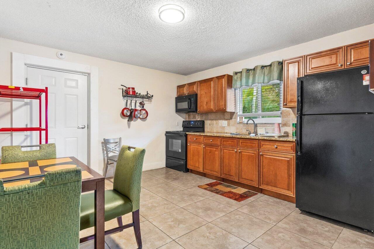 PALM BEACH FARMS - Residential Income