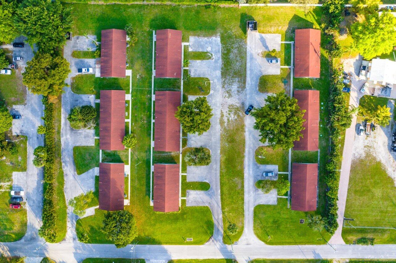 PALM BEACH FARMS - Residential Income