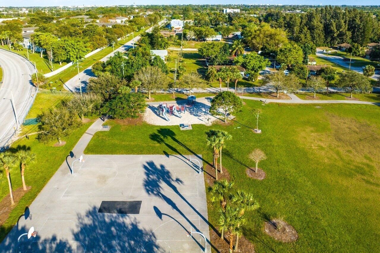 PALM BEACH FARMS - Residential Income