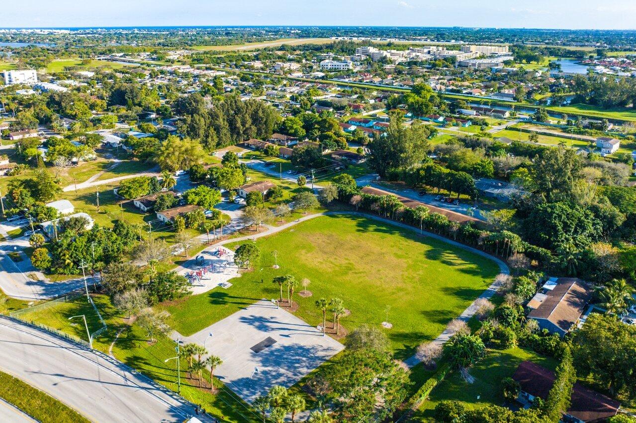 PALM BEACH FARMS - Residential Income