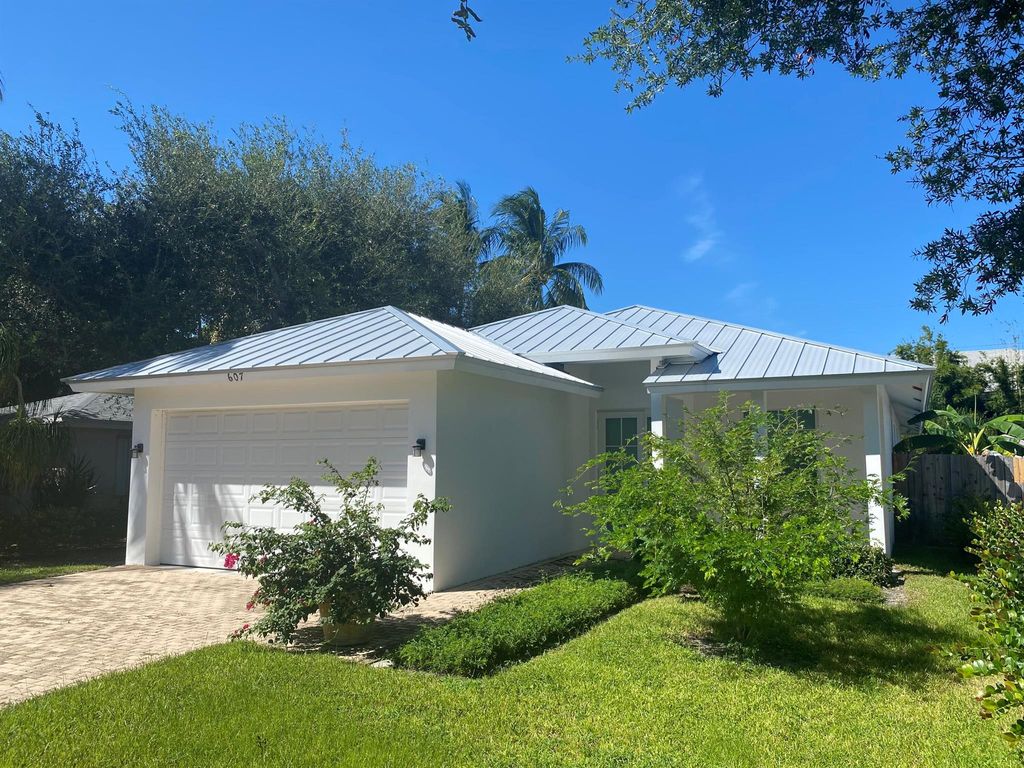 Photo of 607 Allen Avenue, Delray Beach, FL 33483 (MLS # R11117577)