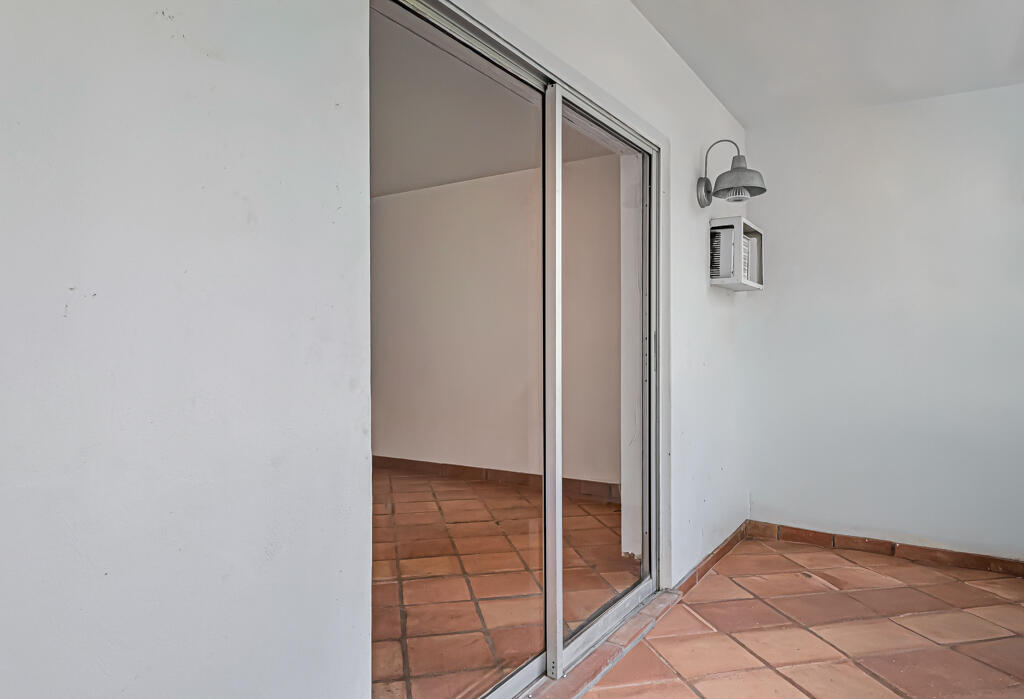 SUSSEX CONDO - Residential