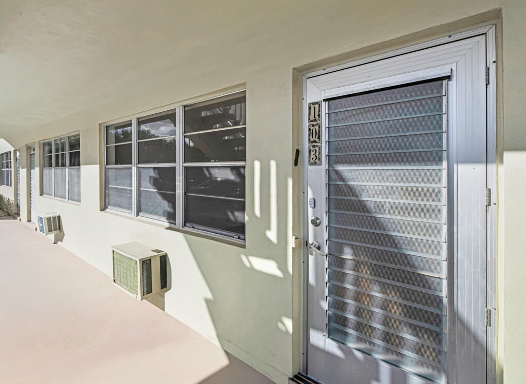 SUSSEX CONDO - Residential