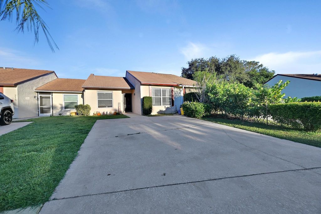 Photo of 214 Palmetto Court, Jupiter, FL 33458 (MLS # R11141144)