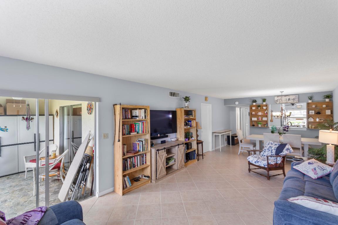 PALM GREENS AT VILLA DEL RAY CONDO - Residential