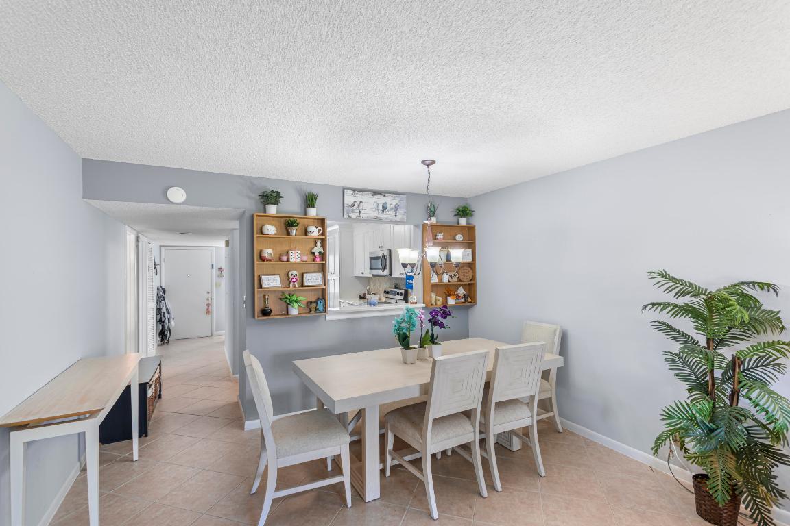 PALM GREENS AT VILLA DEL RAY CONDO - Residential