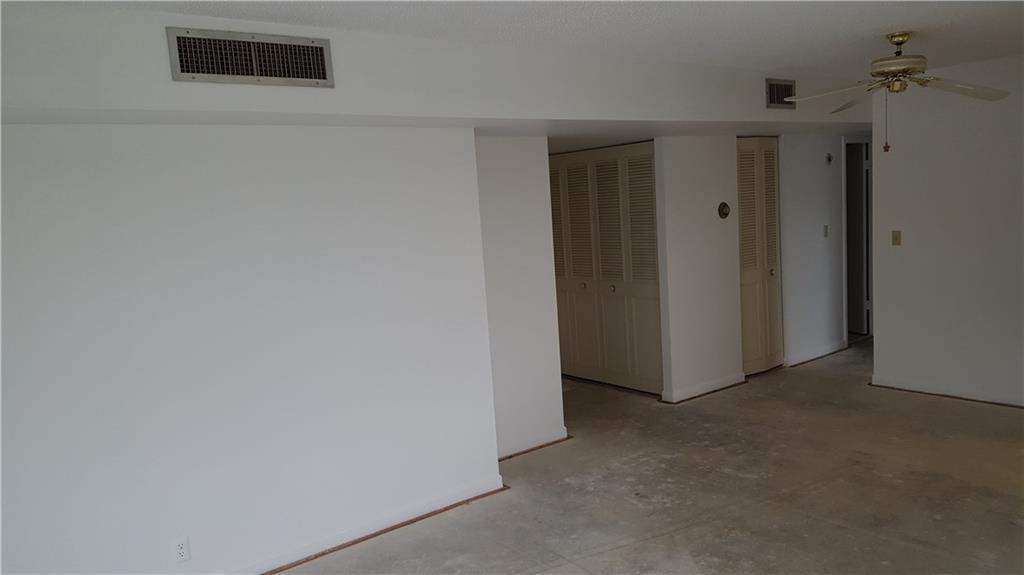 COUNTRY CLUB TOWERS - Residential