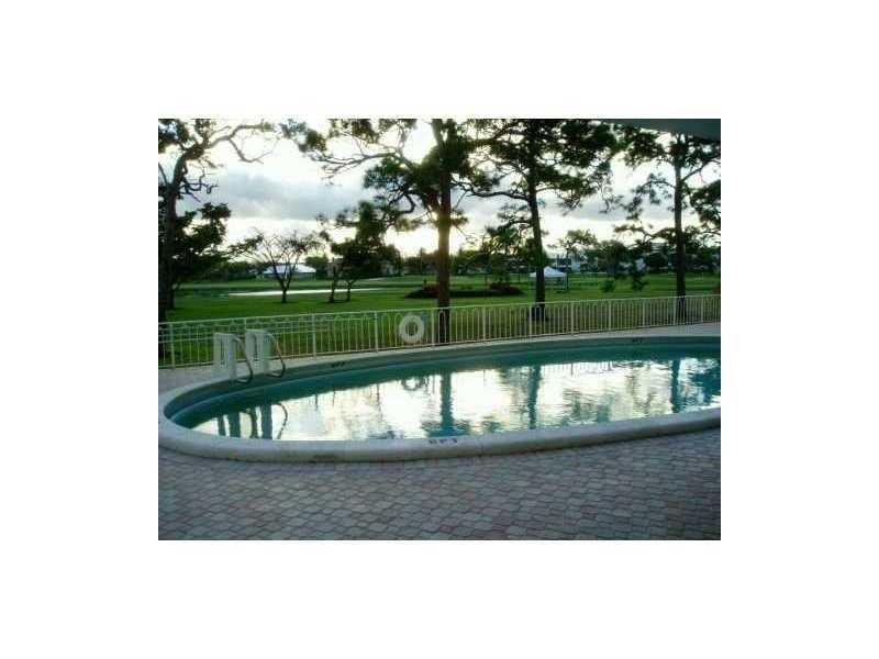 COUNTRY CLUB TOWERS - Residential