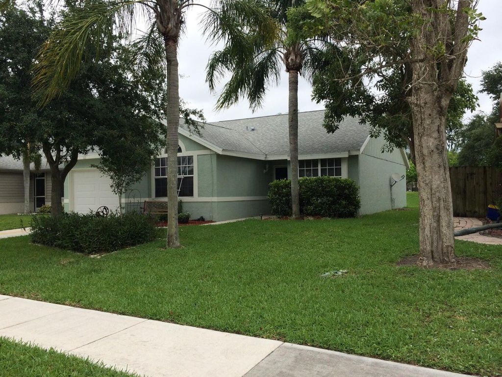 Photo of 7 Misty Laurel Circle, Boynton Beach, FL 33436 (MLS # R11049817)