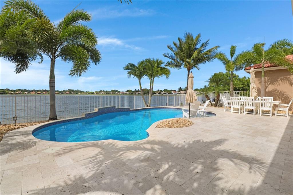 COCO LAKES - Residential