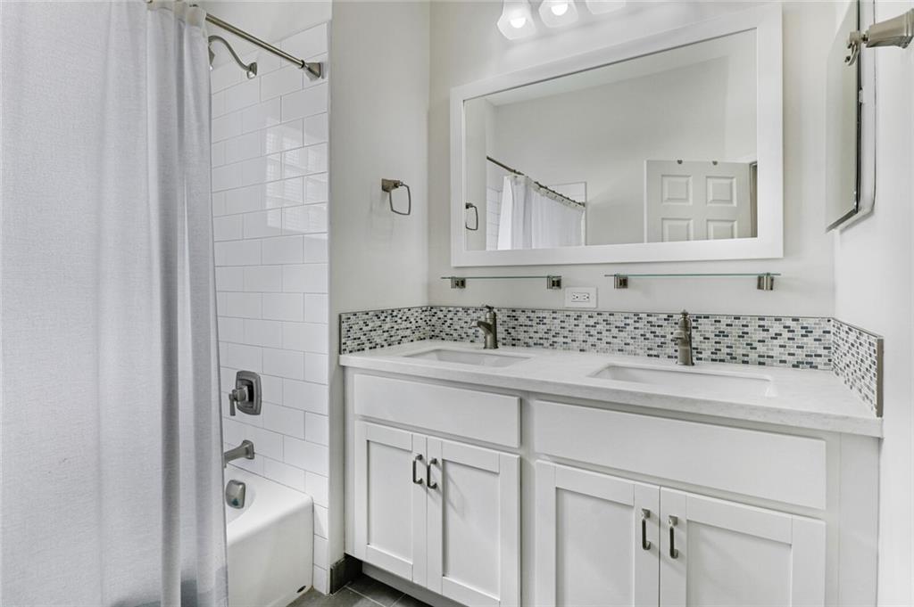 COCO LAKES - Residential