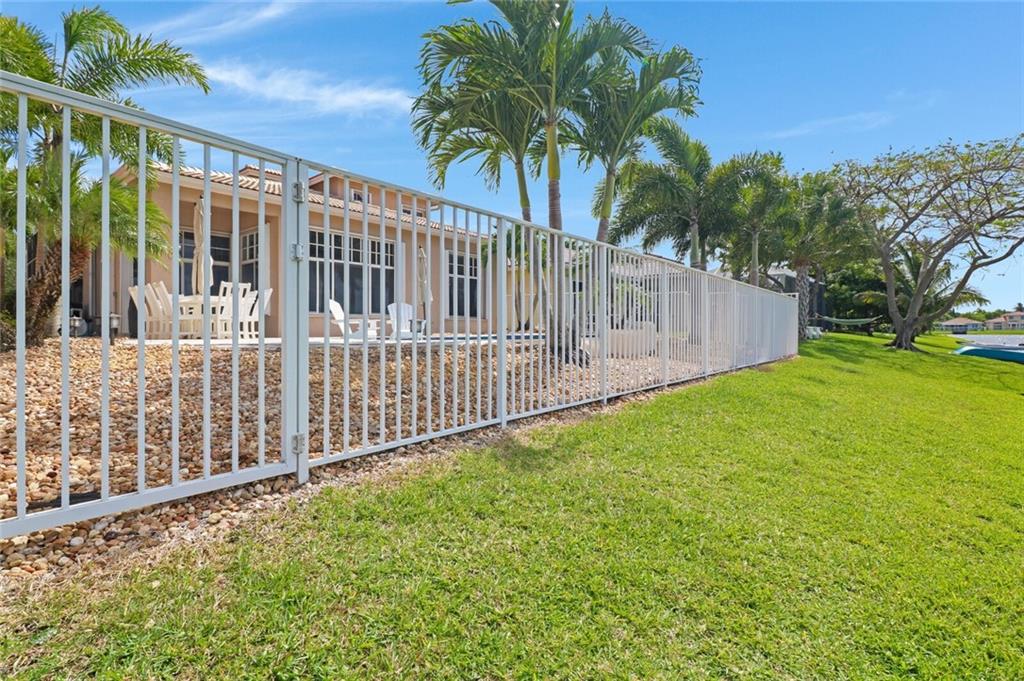 COCO LAKES - Residential