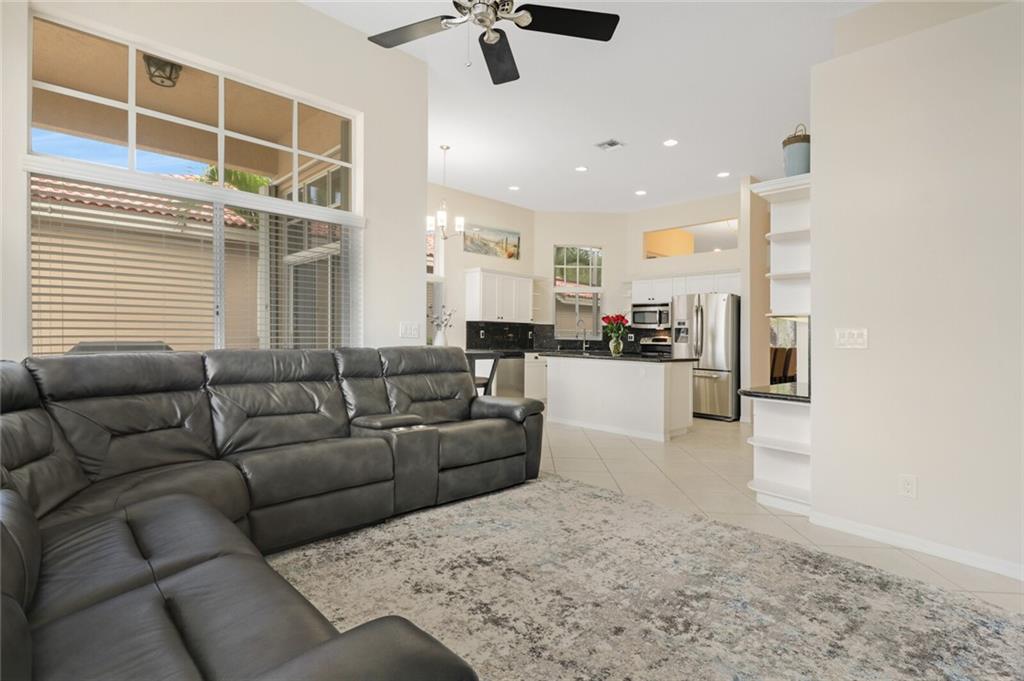 COCO LAKES - Residential