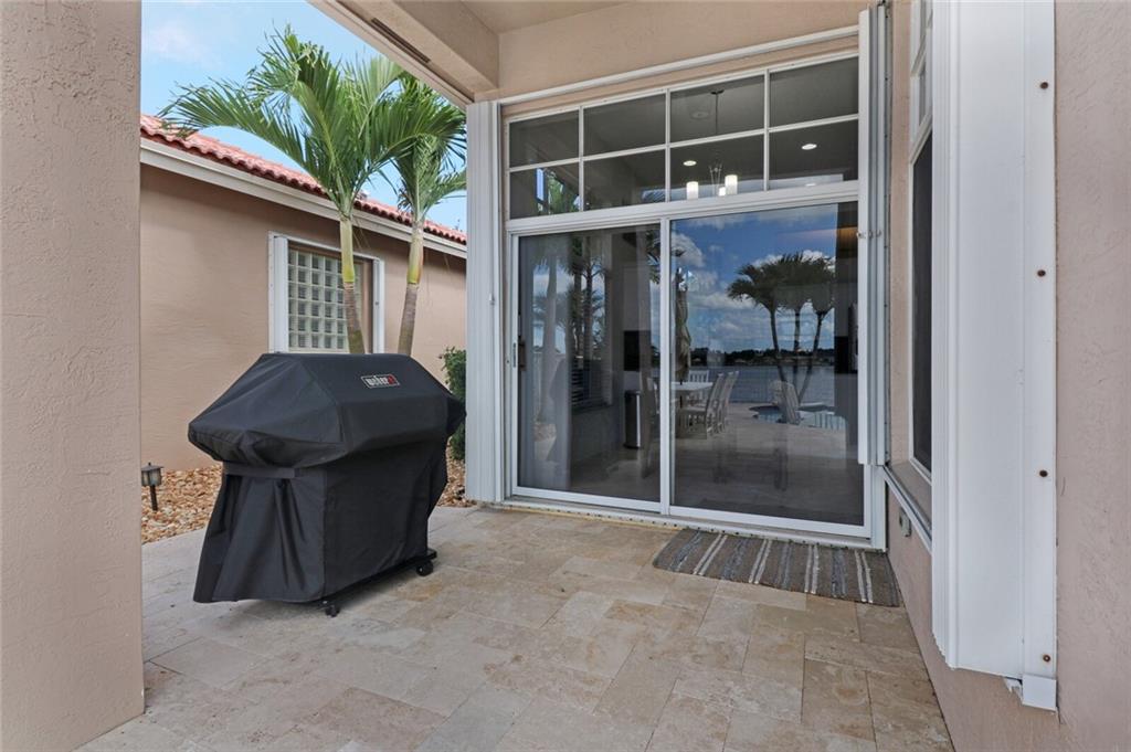 COCO LAKES - Residential