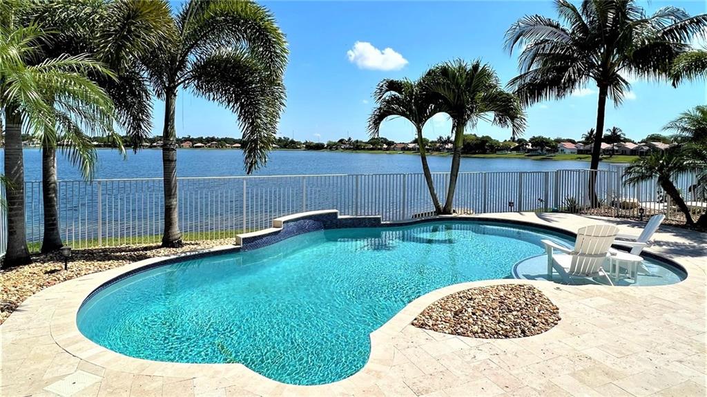 COCO LAKES - Residential