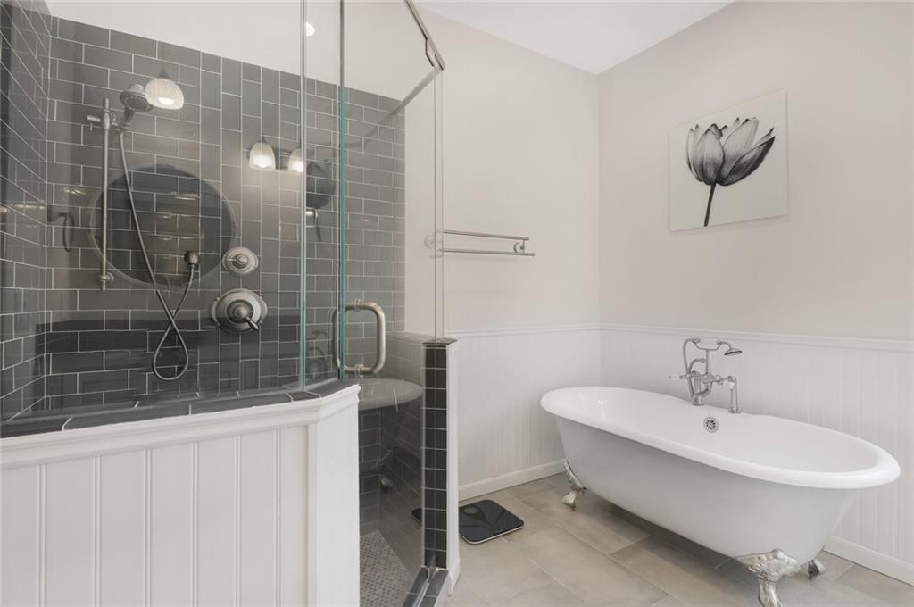 COCO LAKES - Residential