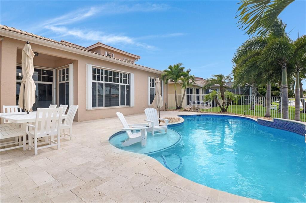 COCO LAKES - Residential