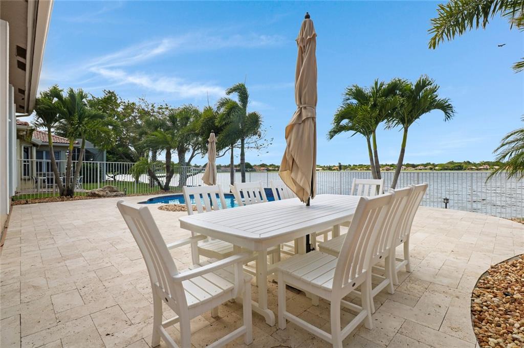 COCO LAKES - Residential