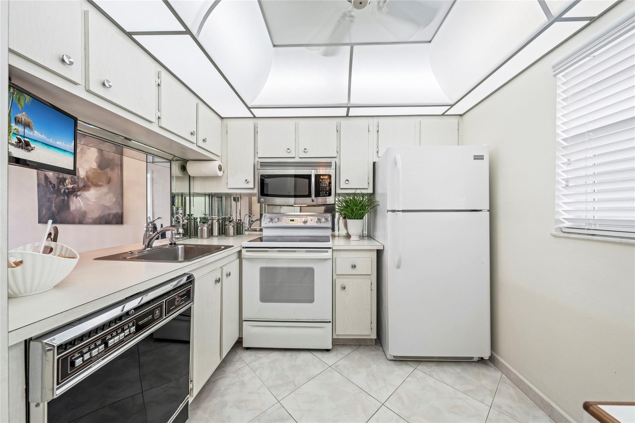 9440 Bldg A Poinciana Pl 211