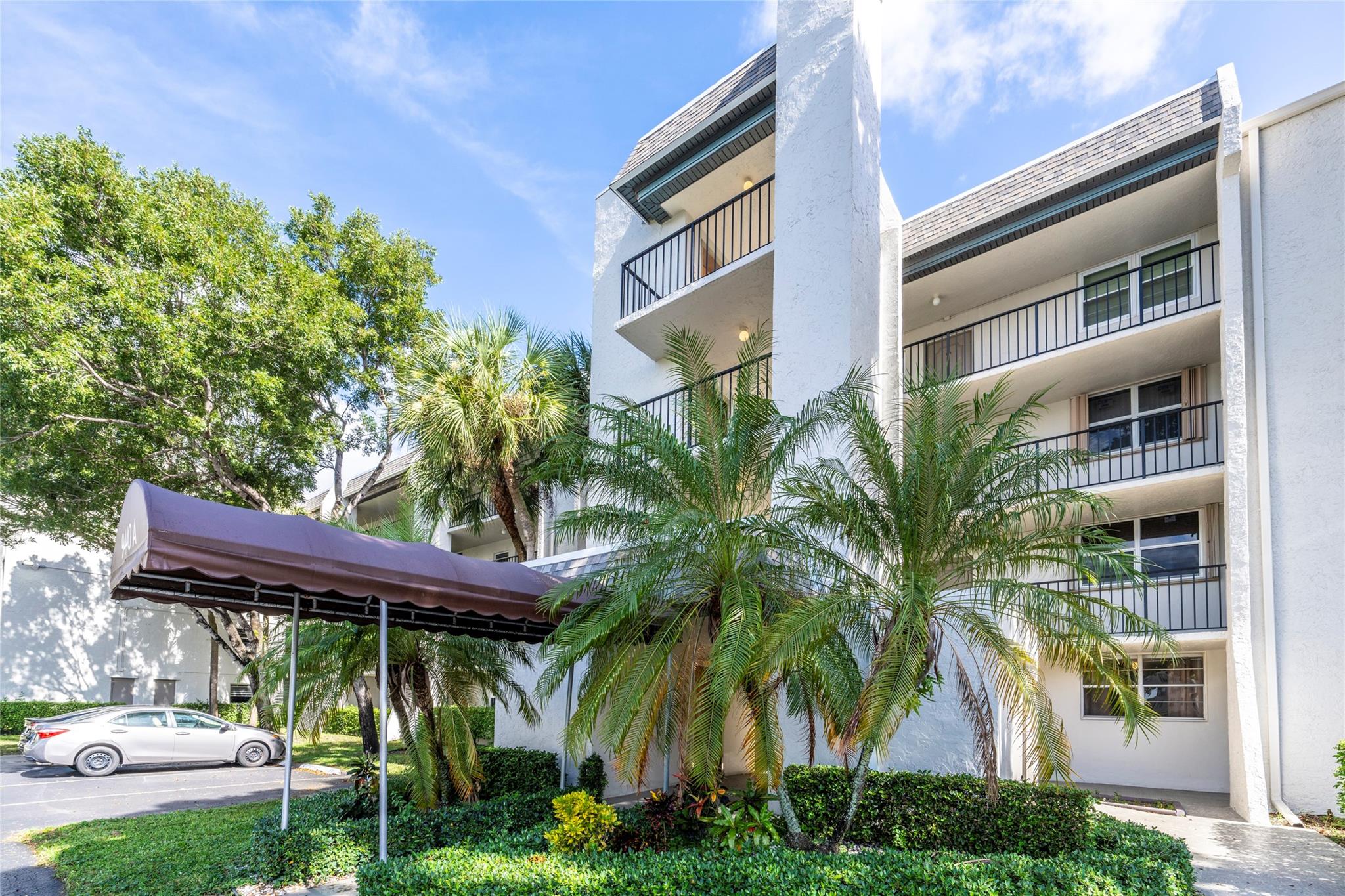 Take the next step right into this OUTSTANDING condo & make it your new home. Open floor plan that maximizes NATURAL LIGHT and amazing LAKE VIEWS. Condo features ENCLOSED SCREEN ROOM expanding your living space. Newer A/C, tankless water heater, roof and electrical upgrade. COMMUNITY WELCOMES ALL AGES AND PETS. A variety of amenities including, golf course, tennis, pickleball, gym, sauna, Country Club's fine dining, sports bar and pool. Yours to enjoy! Cable TV, water, recreation facilities and more included. May be APPEALING to first-time homeowners, college students or folks seeking to downsize. Convenient to I595, colleges, universities, entertainment venues, medical, & minutes to the beaches. Assigned parking. Lots of guest parking. IMPRESSIVE! Good choice.