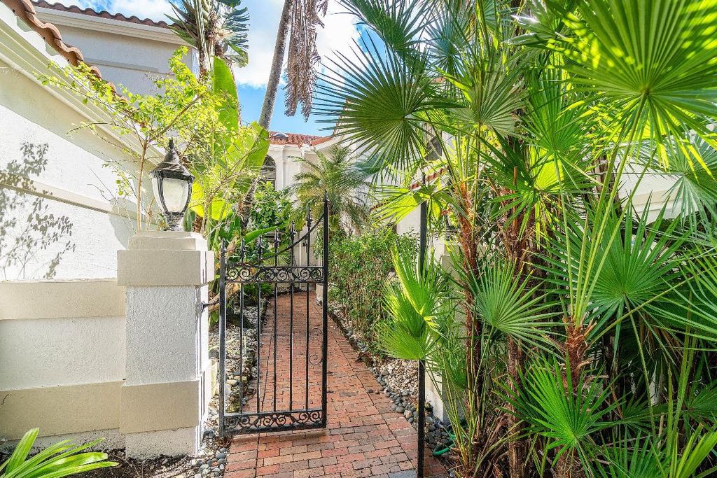 Photo of 22640 Caravelle Circle, Boca Raton, FL 33433 (MLS # R11151561)