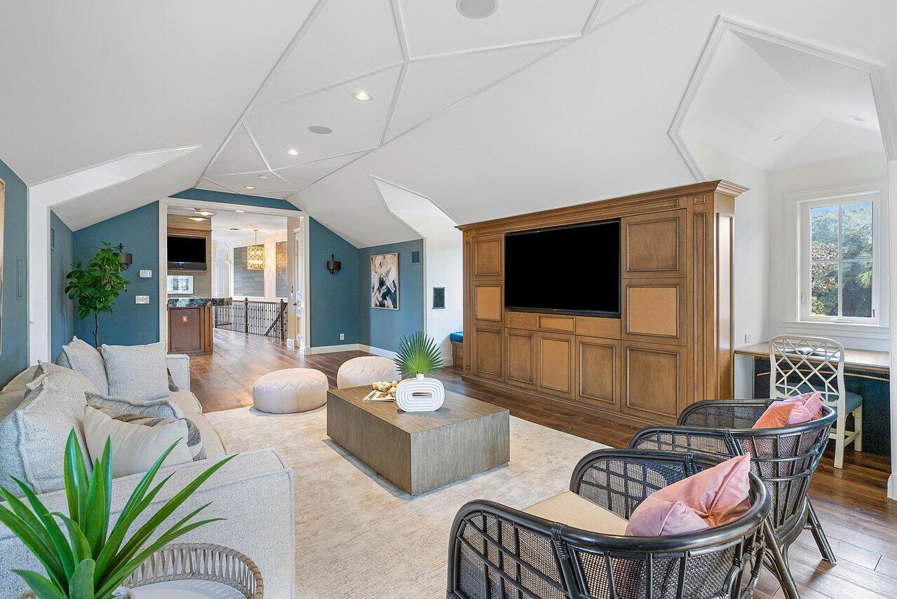 OLD PALM GOLF CLUB - Residential