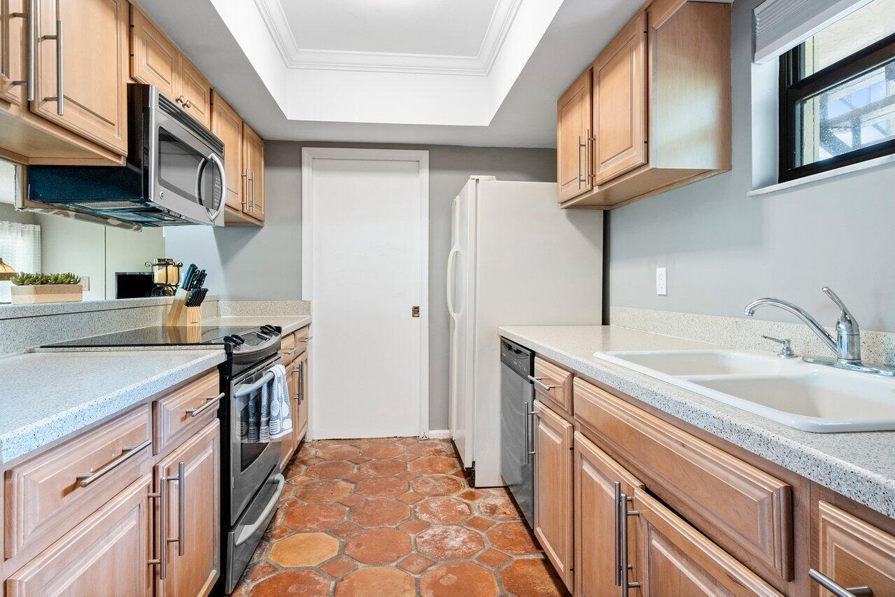 Properties 11863 Wimbledon Circle 406