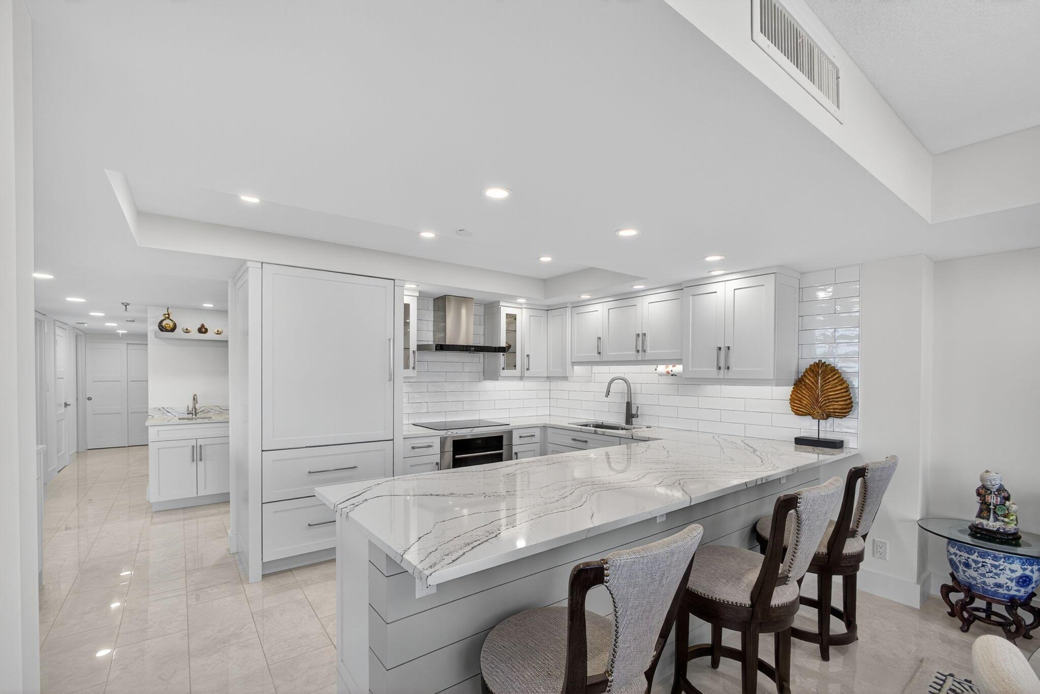 View photos, virtual tours, details... 123 Lakeshore Drive 1544