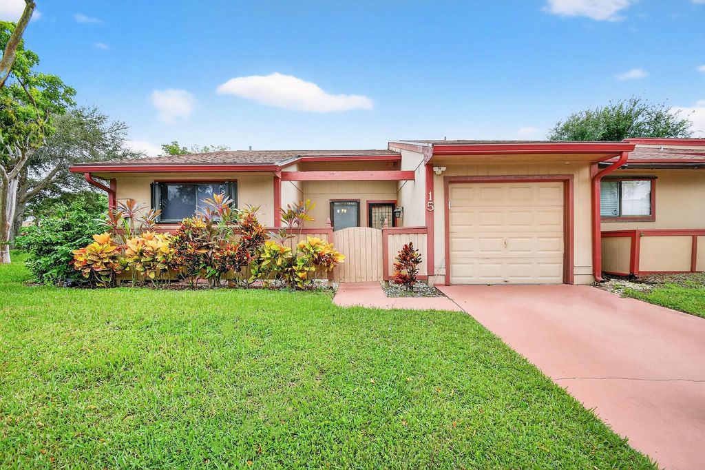 Photo of 15 Farnworth Drive, Boynton Beach, FL 33426 (MLS # R11128289)