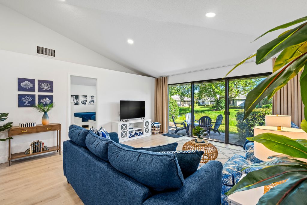 Photo of 615 Club Drive, Palm Beach Gardens, FL 33418 (MLS # R11102472)