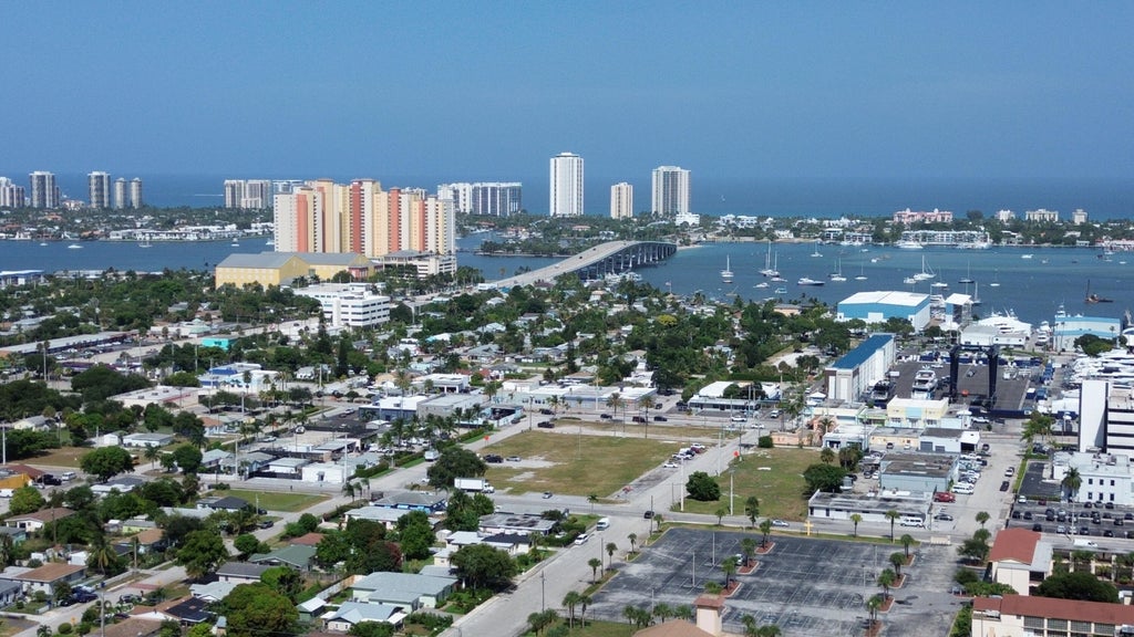 Photo of 120 W 22ND Street, Riviera Beach, FL 33404 (MLS # B26068131)