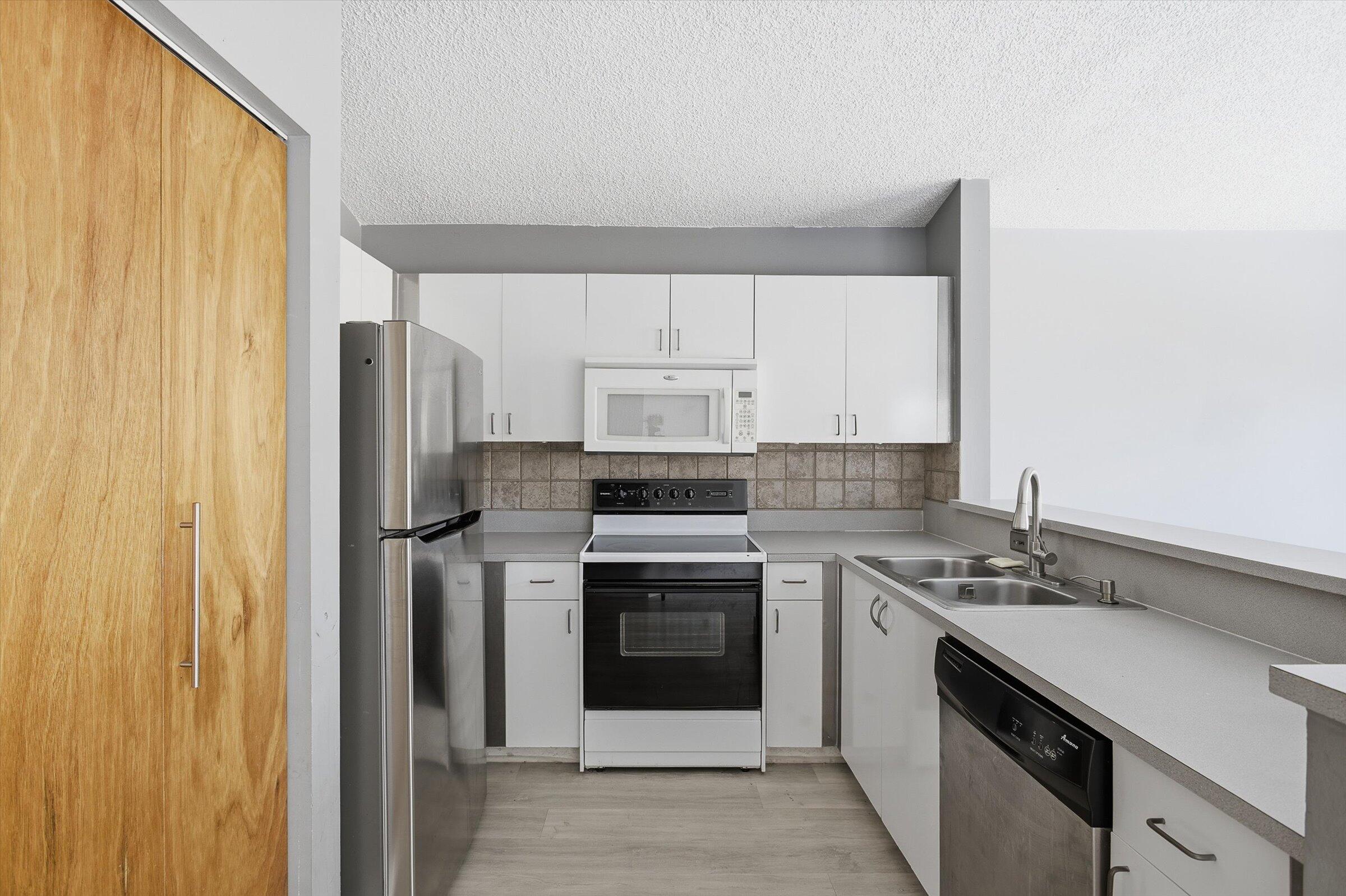 CORAL BAY REPLAT SEC 1 - Residential Lease