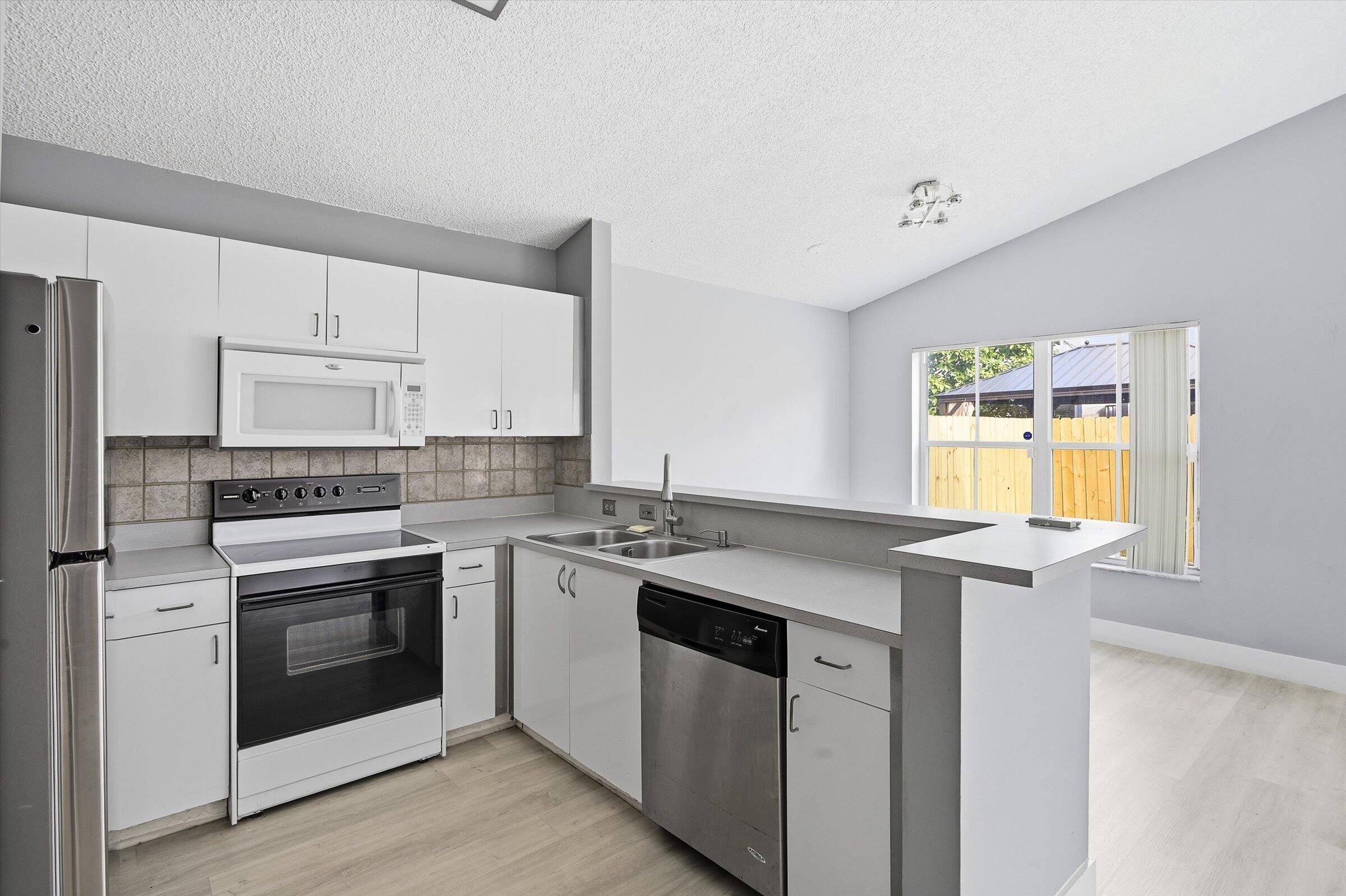 CORAL BAY REPLAT SEC 1 - Residential Lease