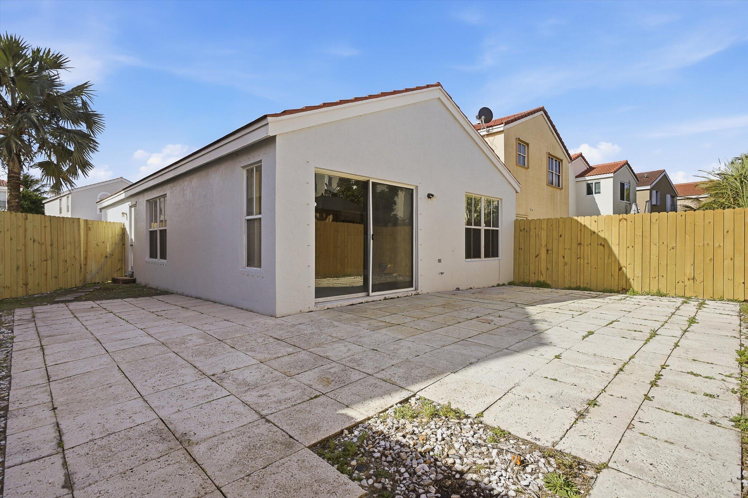 CORAL BAY REPLAT SEC 1 - Residential Lease