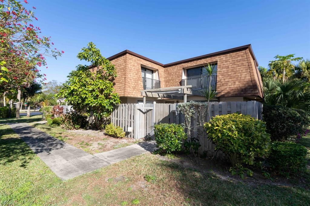 Photo of 2010 SW 29th Court #3b, Delray Beach, FL 33445 (MLS # R10692187)