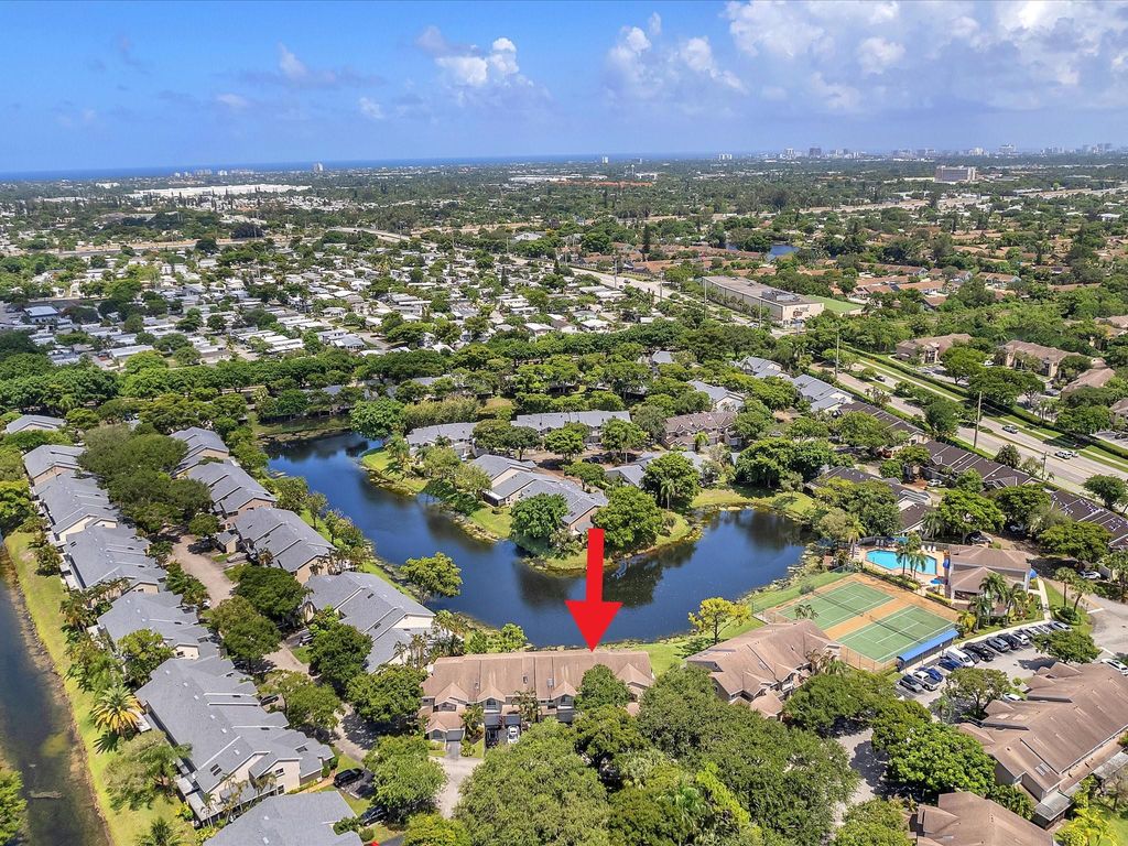 Photo of 2084 E Discovery Circle, Deerfield Beach, FL 33442 (MLS # F10451358)