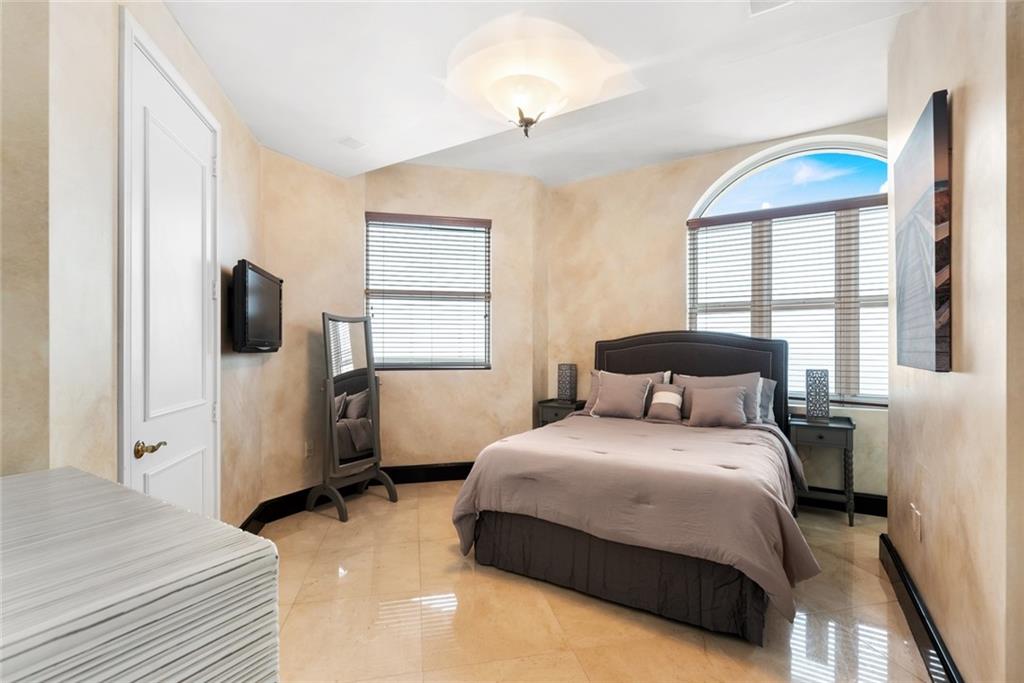 THE PALMS - Residential