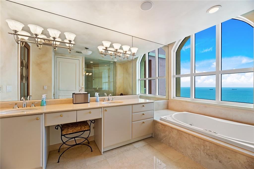 THE PALMS - Residential