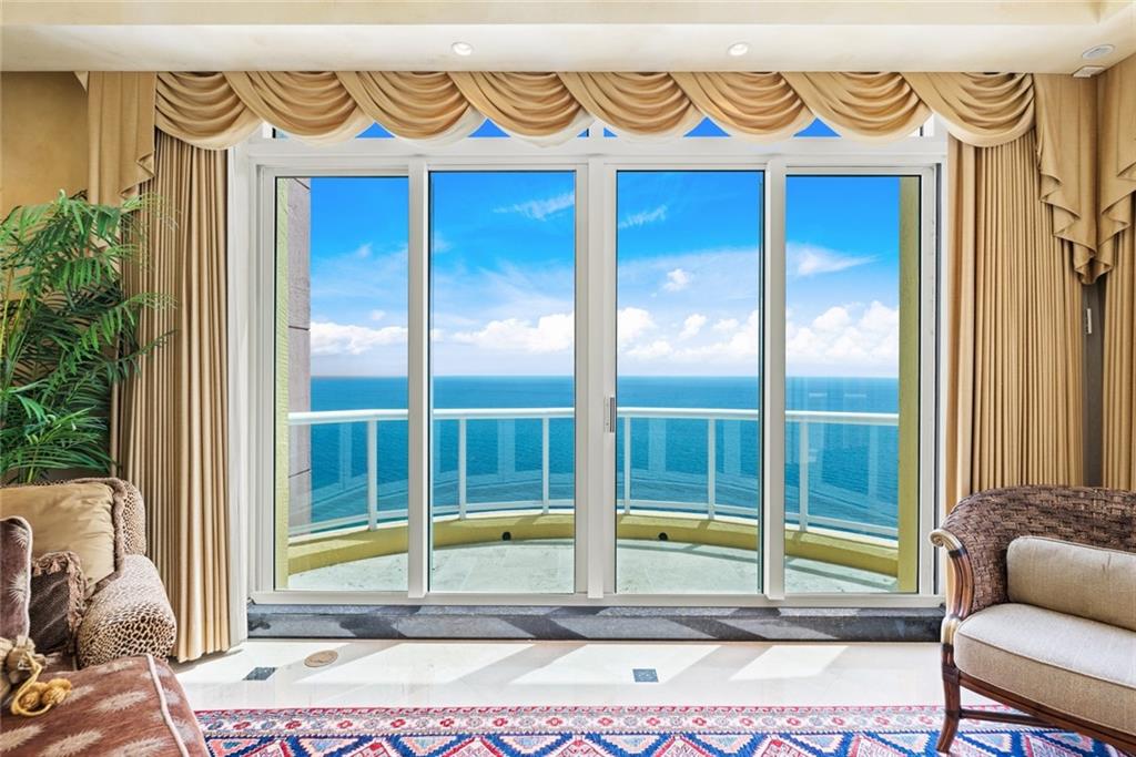 THE PALMS - Residential