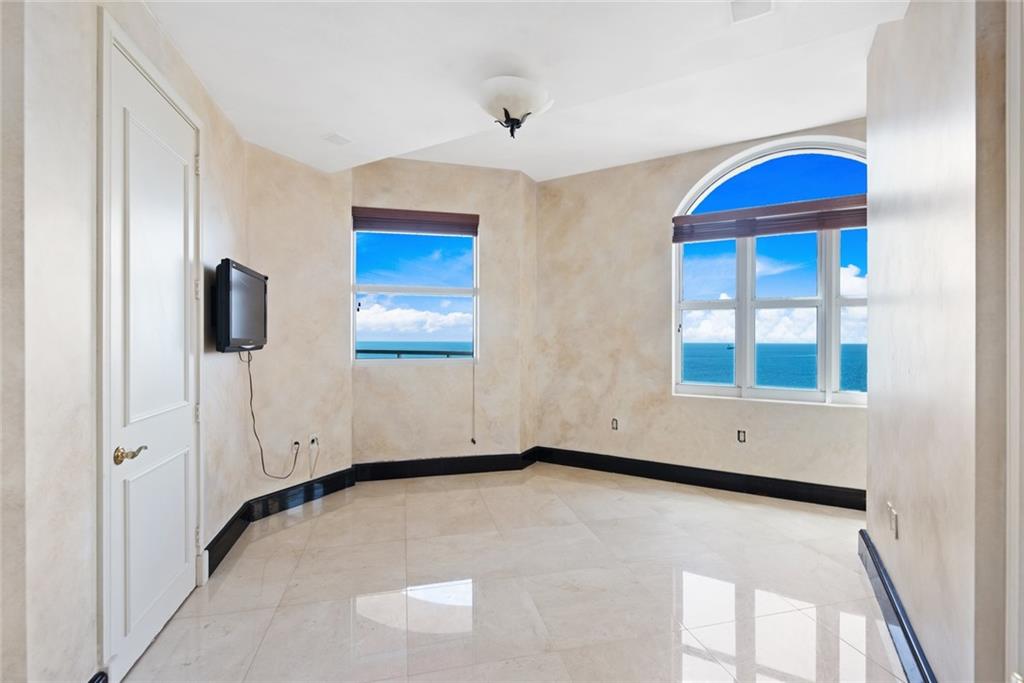 THE PALMS - Residential