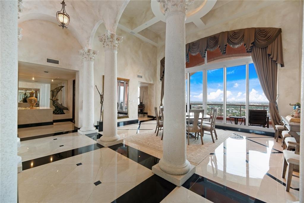 THE PALMS - Residential