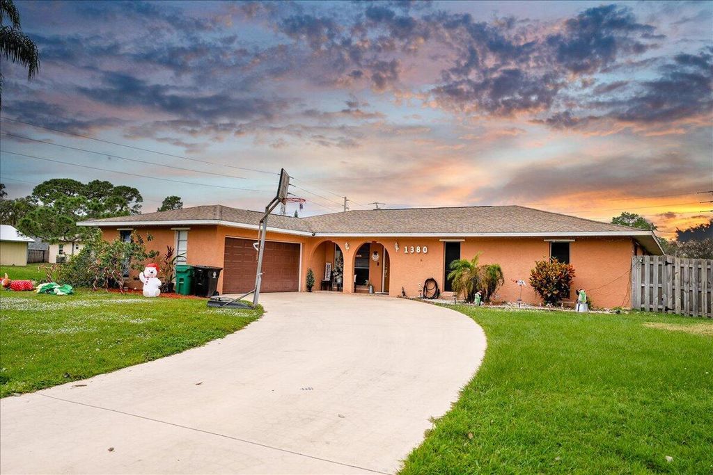 Photo of 1380 SE Navajo Lane E, Port Saint Lucie, FL 34983 (MLS # R10944926)