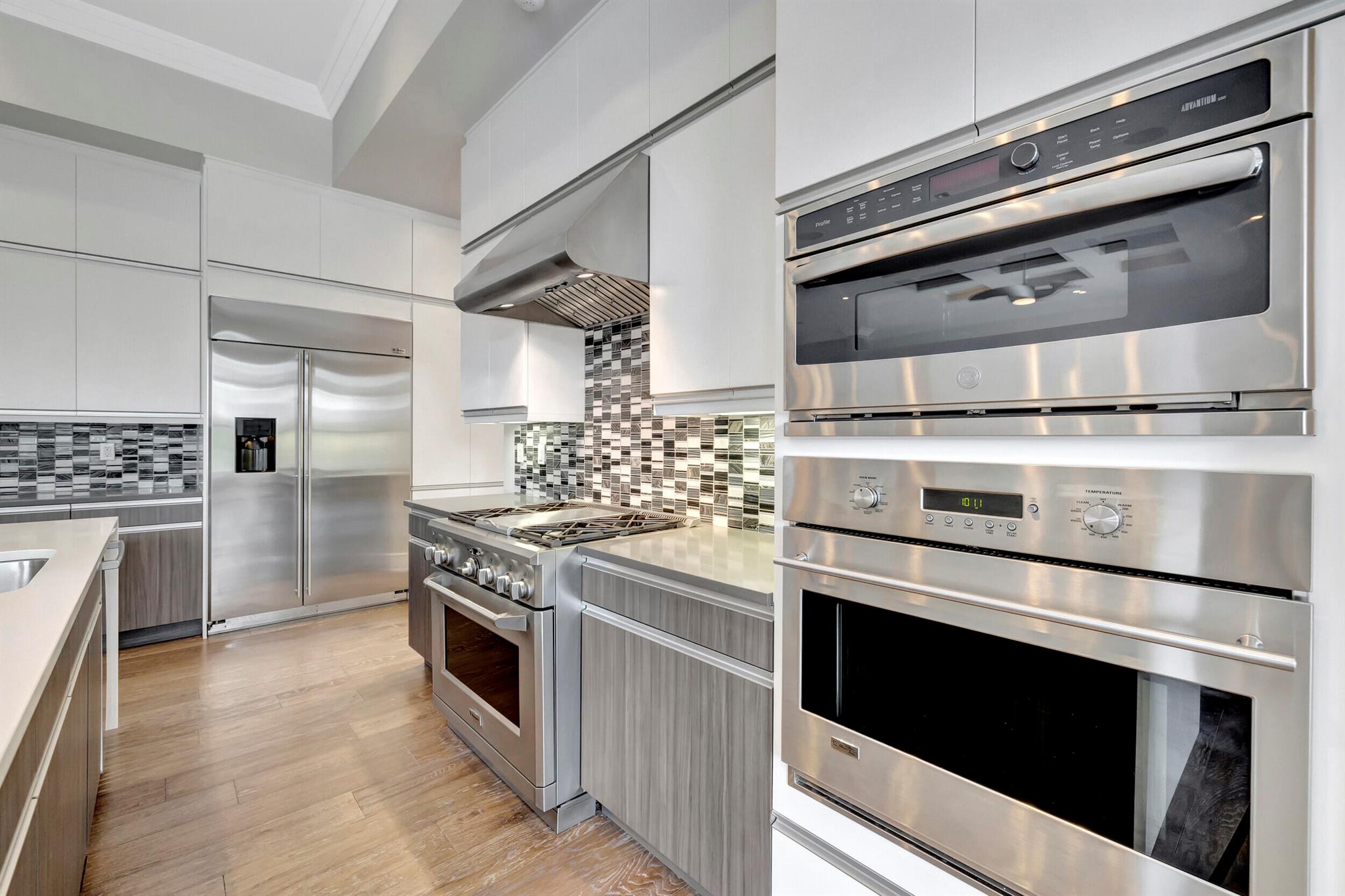 S/D OF 8-46-43 - Residential