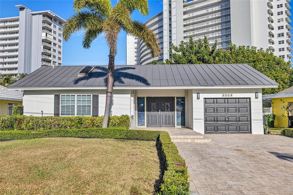 Photo of 2004 SE 26th Terrace, Fort Lauderdale, FL 33316 (MLS # F10495755)